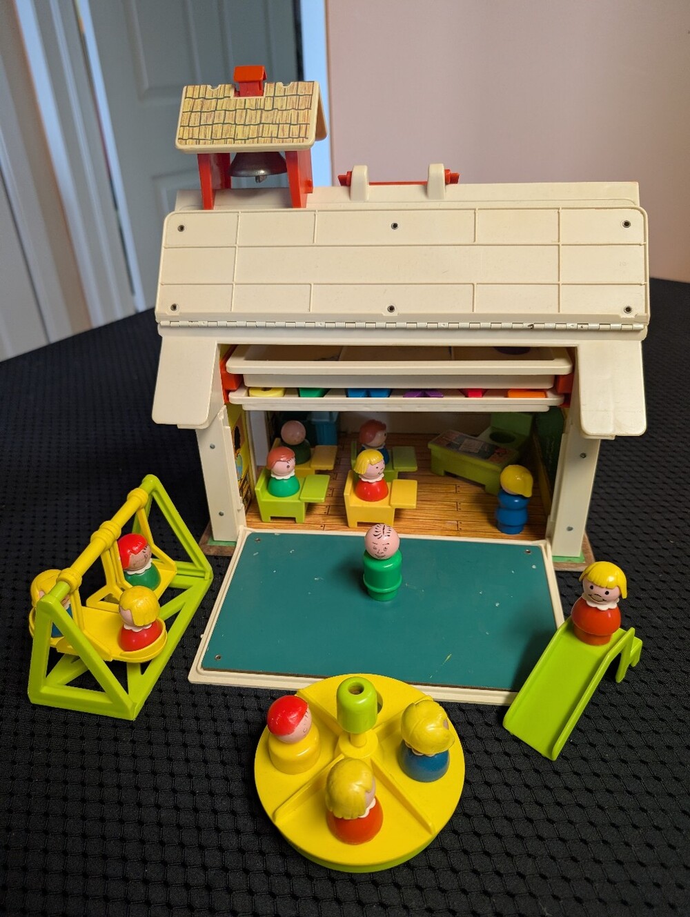 Vintage Fisher-Price Play Family School Little People #923, 1971 - Picture 3 of 12